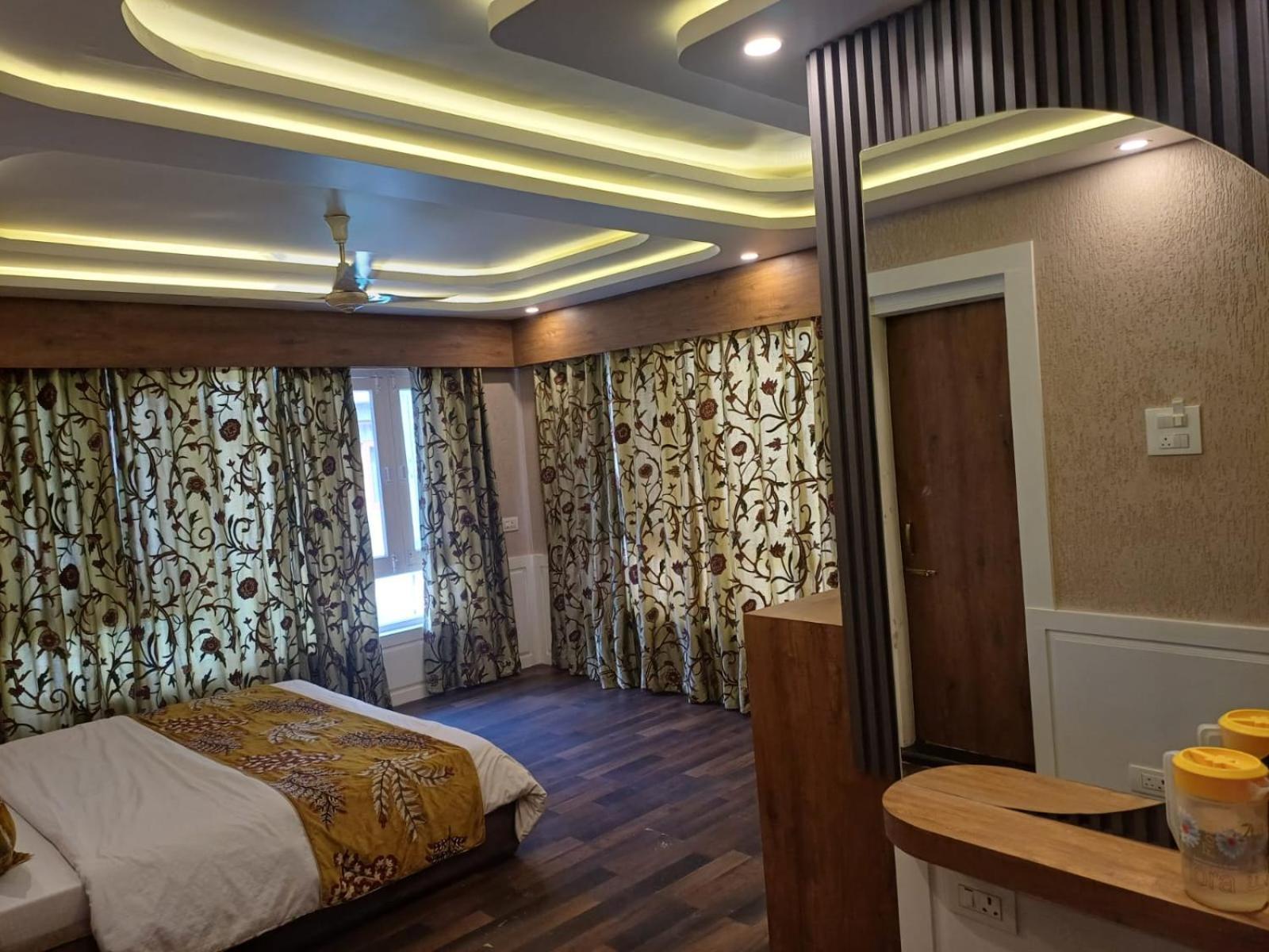 Hotel Manora Palace Srīnagar Esterno foto